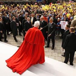 APAHDS33 - 09092007 - WIEN - OESTERREICH: ZU APA TEXT II - Papst Benedikt XVI. nach der Messe im Stephansdom am Sonntag, 9. September 2007, anl. seines dreitaegigen Besuches in Oesterreich. APA-FOTO: ROBERT JAEGER/POOL